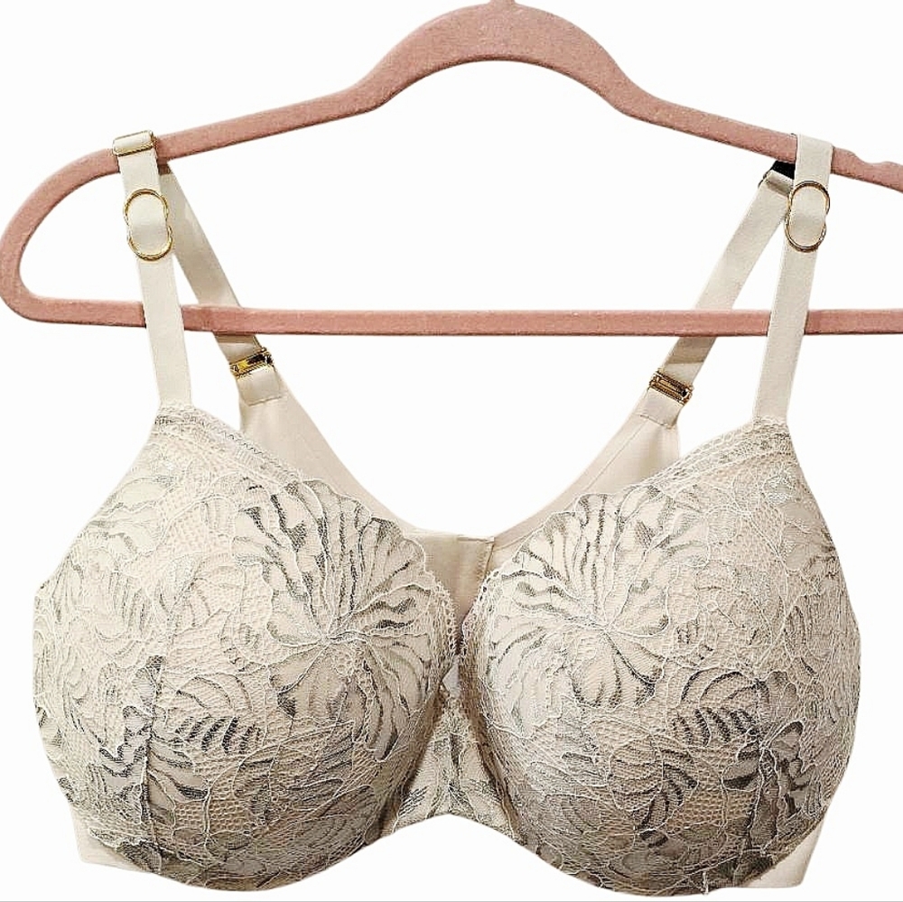 Victoria's Secret Incredible Flat Lace Padded Bra‎